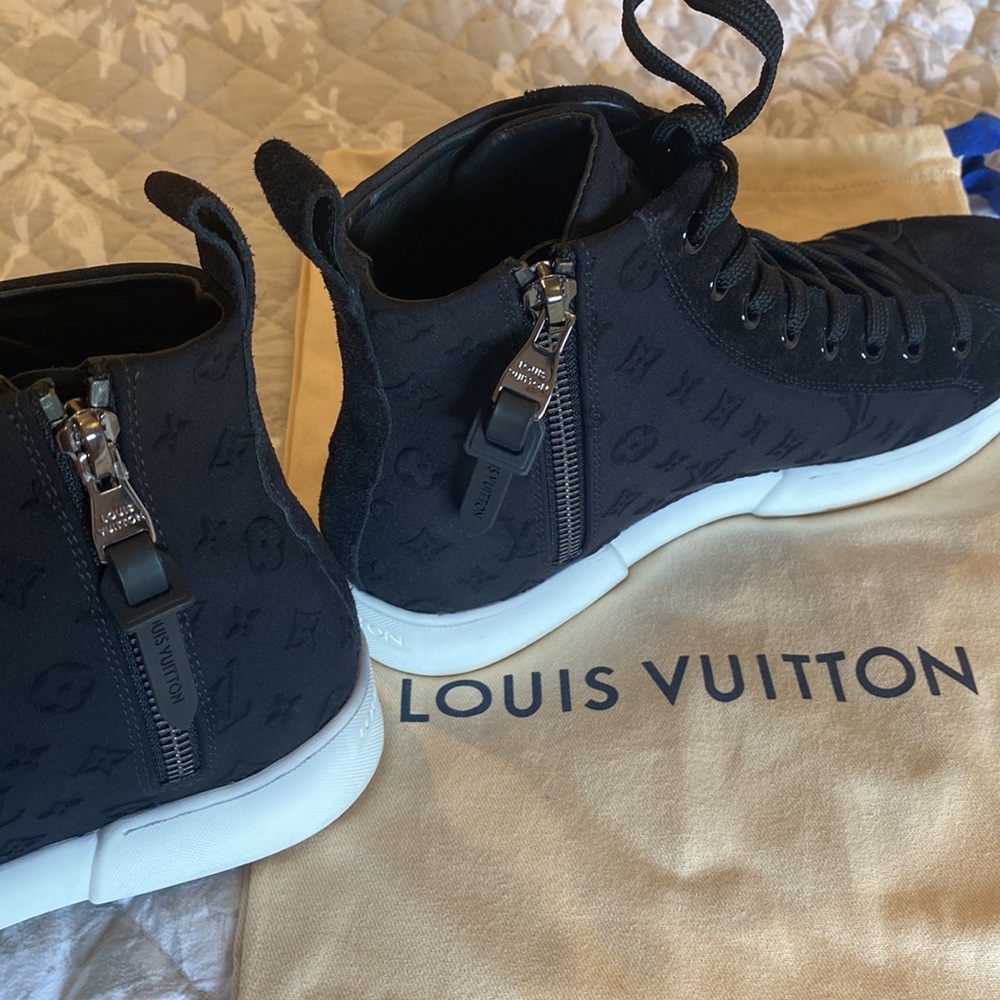 Original Louis Vuitton Suede Sneaker size:34.5, no box but with LV felt dust bag - Picture 6 of 12